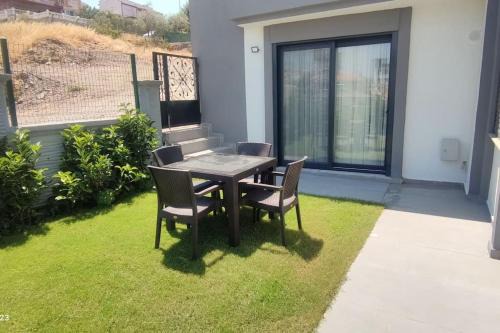 Seferihisar Apartment | 25 m2 Stüdyo Daire 2 Banyo Mutfak