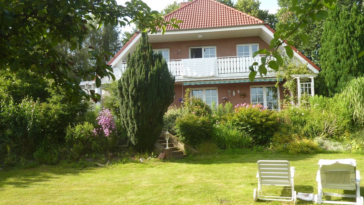 Nahe House | 25 Min. von Hamburg, je 2 Zi.mit Balkon, eigenes Bad, Küchenmitbenutzung, Garten