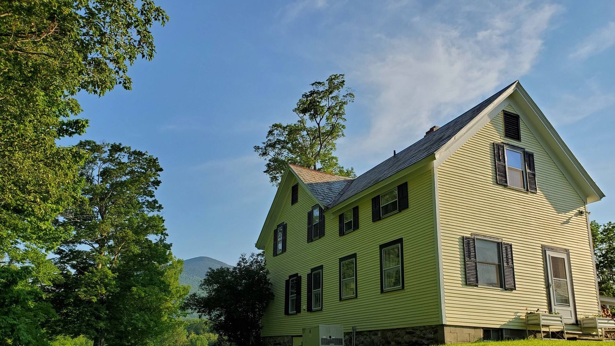 Danby House | 25 mins to skiing - Experience the Alpaca Life in Beautiful Danby, VT