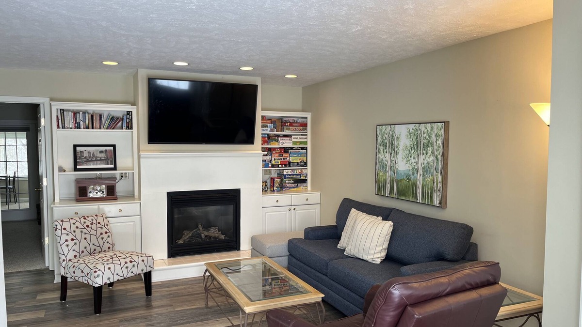 Bradley Apartment | 25 minutes from downtown - Private apartment in the woods