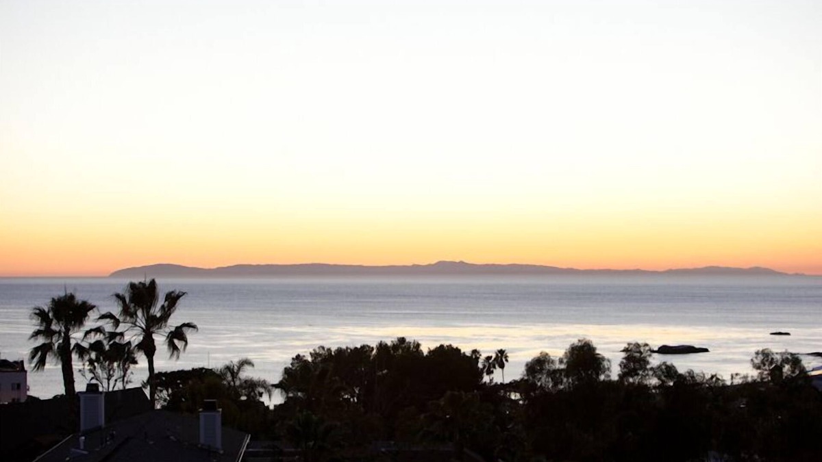 Laguna Beach Cottage | 25% off; THE Best Village Location; Beach close/ocean views. Walk Everywhere.
