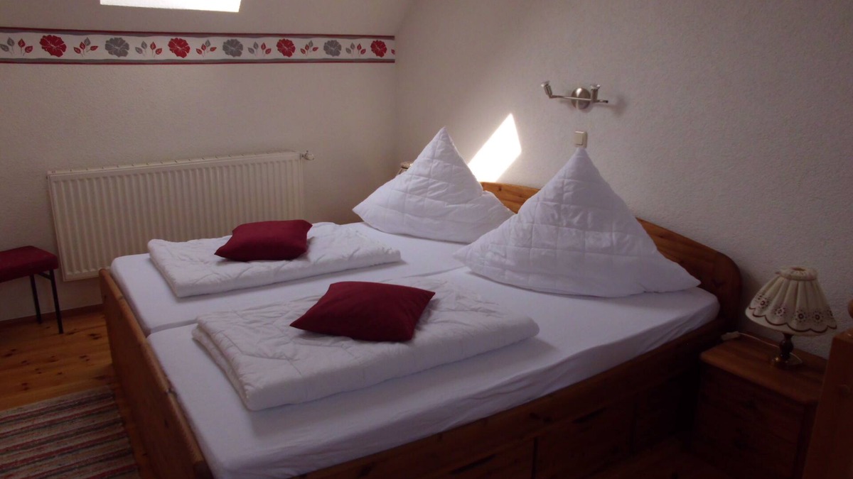 Wesenberg Apartment | 250 m from the Woblitzsee - quiet apartment with WLAN, terrace, bicycle garage