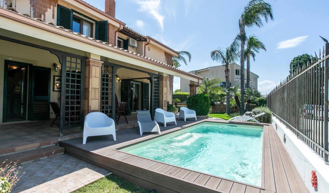Brucoli House | 250 m² House ∙ 4 bedrooms ∙ 10 guests