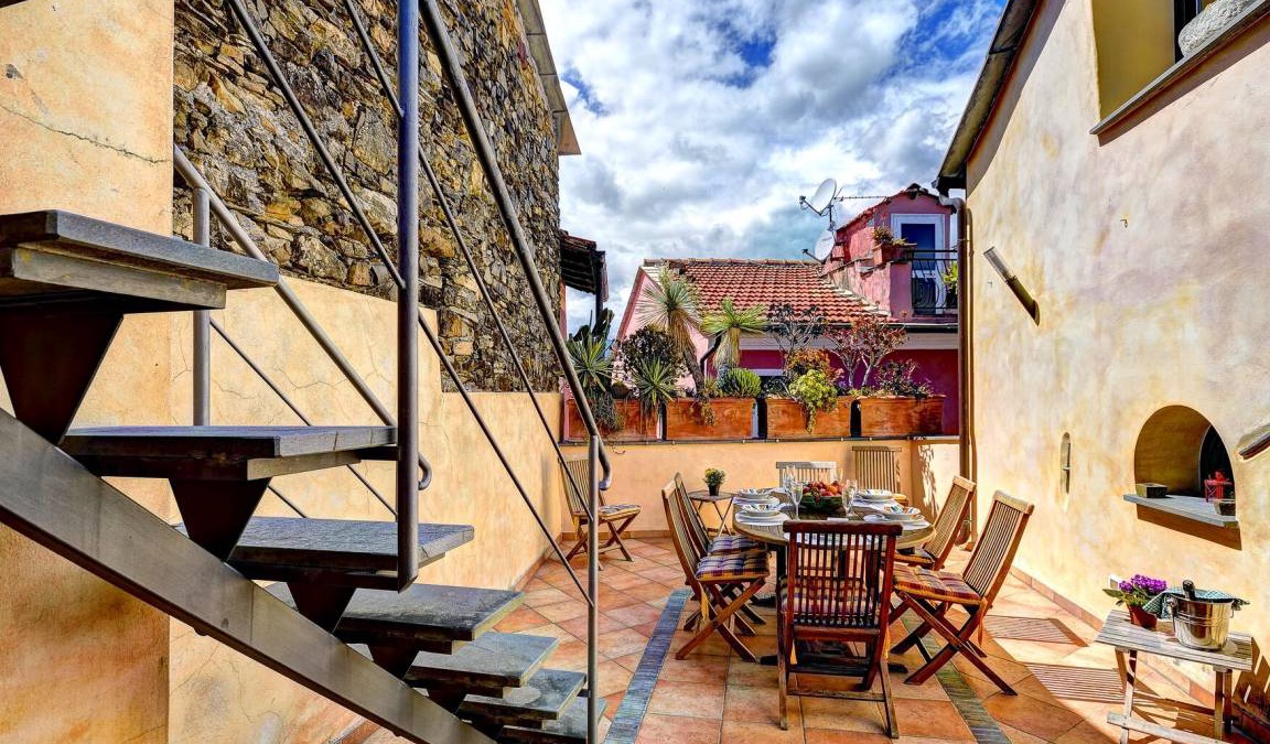 Civezza House | 250 m² House ∙ 4 bedrooms ∙ 10 guests