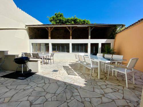 Mauleon House | 250 m² House ∙ 7 bedrooms ∙ 15 guests