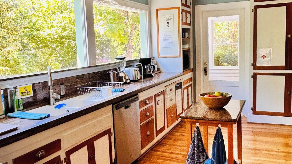 Whiteaker House | 250 N Adams St