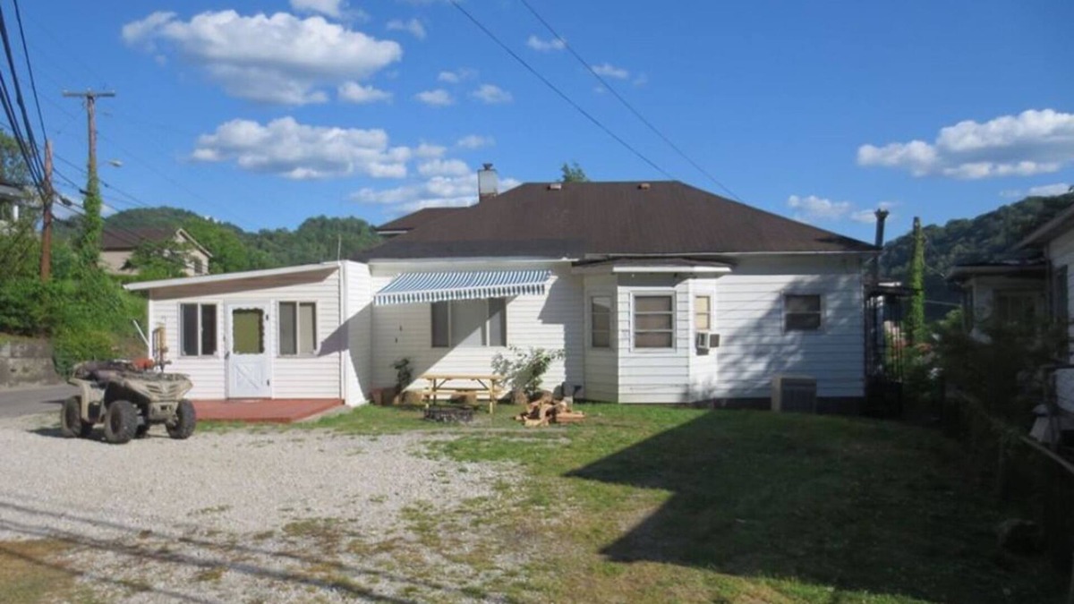 Williamson House | 250 yards from trail 10 (Hatfield & McCoy Trails)