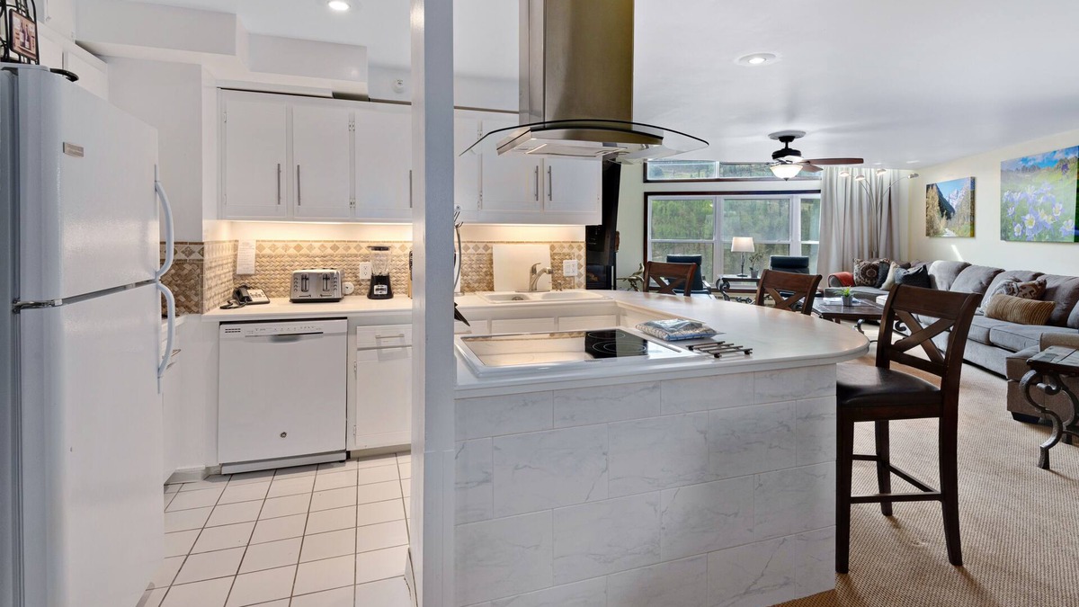 Vail Condo | 2500 sqft. Condo with large patio deck