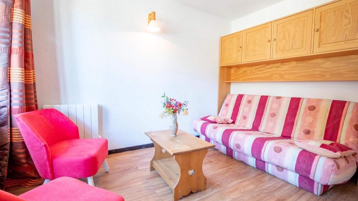 Villarodin-Bourget Apartment | 250m from ski slopes, 3rd floor, balcony, tv, ski locker, 25m², La Norma