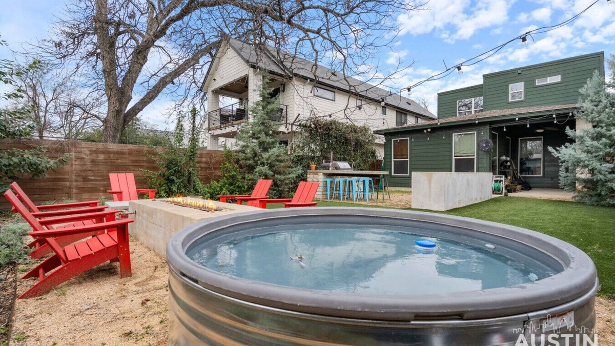 Holly Apartment | 2515 E 4th xxxxxxxxx