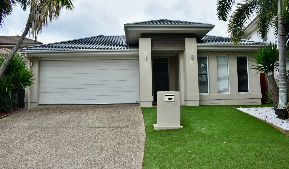 North Lakes House | 257 m² House ∙ 3 bedrooms ∙ 8 guests