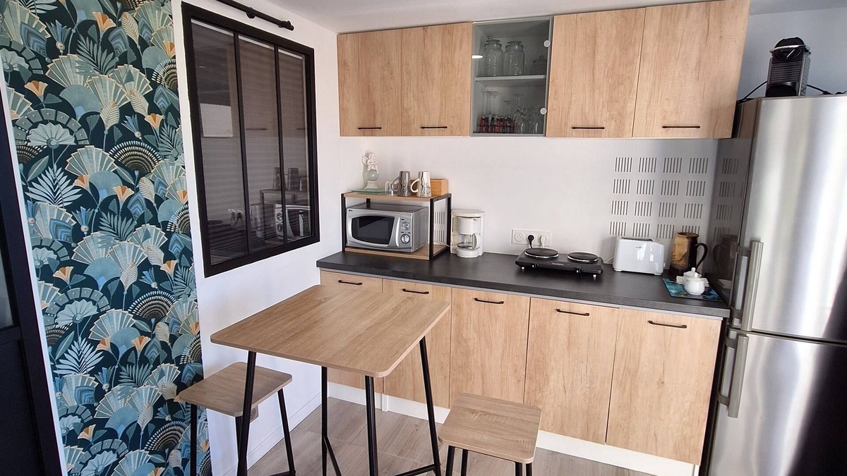 Chantemerle-sur-la-Soie Bed & Breakfast | 25m2 suite with separate shower