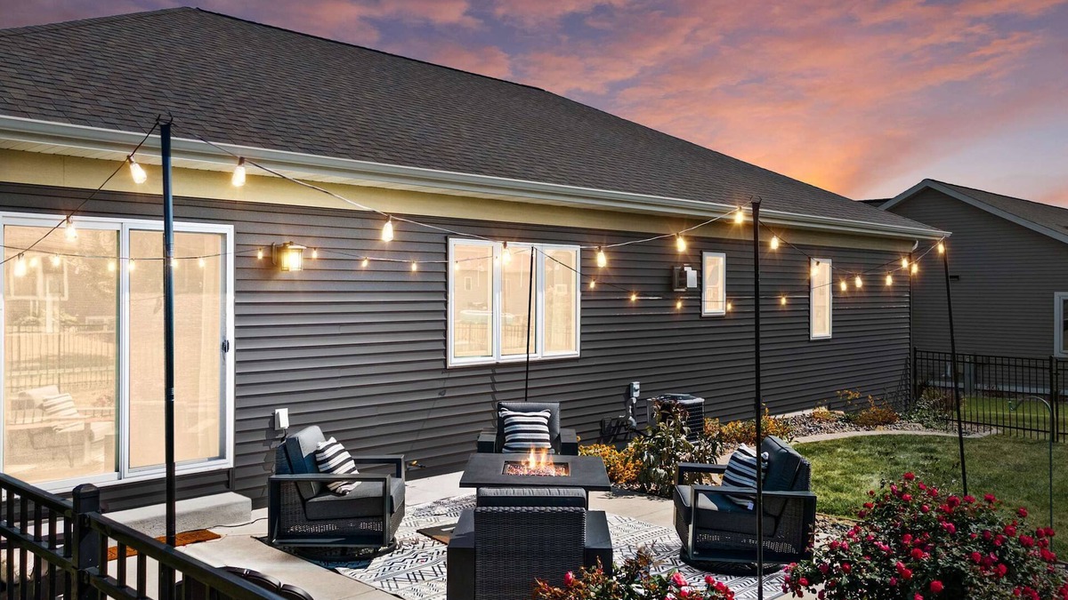 Stoughton House | 25min to Capitol - Groups - KING Suite - Game Room