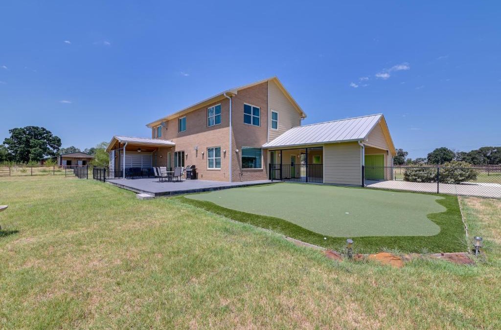 Weston House | 26-Acre Pilot Point Ranch Home with Pool and Mini Golf