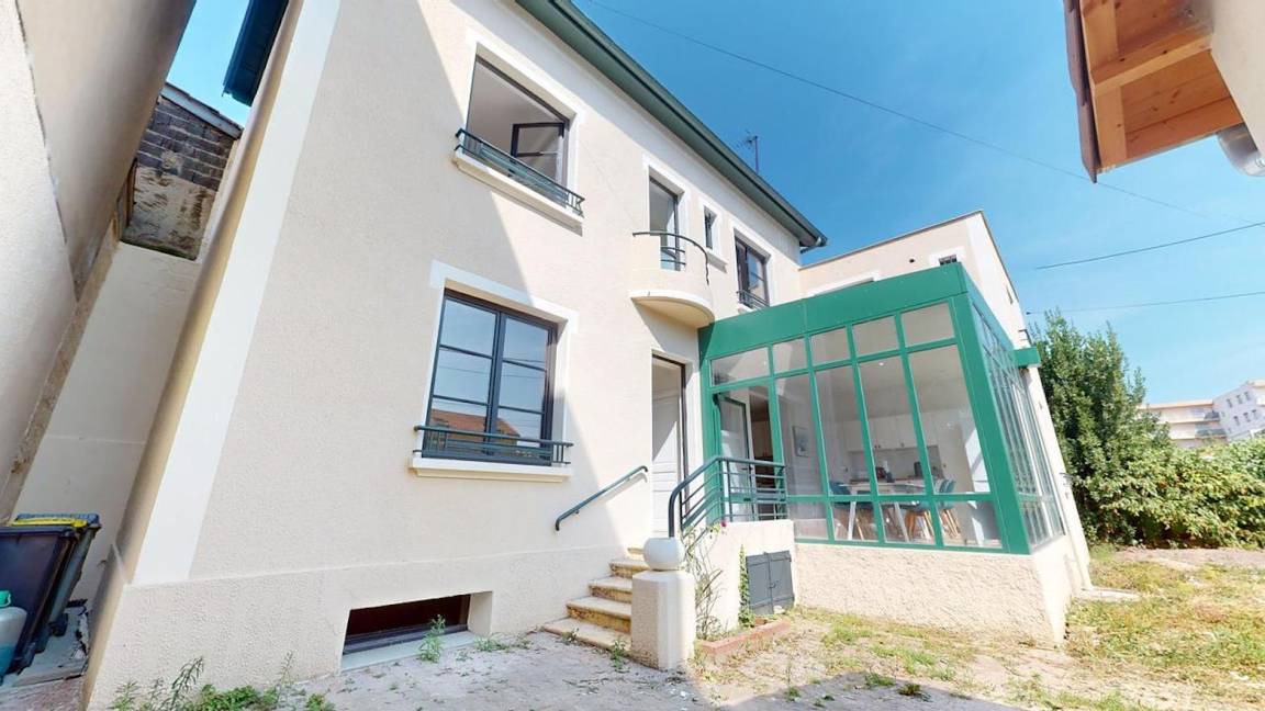 Villeurbanne Resort | 260 m² Private room ∙ 1 bedroom ∙ 1 guest