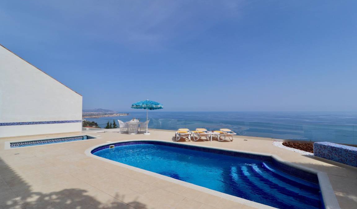 Salobrena Villa | 260 m² Villa ∙ 4 bedrooms ∙ 8 guests
