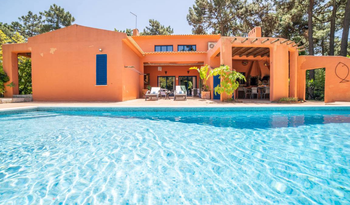 Charneca de Caparica e Sobreda Villa | 260 m² Villa ∙ 6 bedrooms ∙ 12 guests