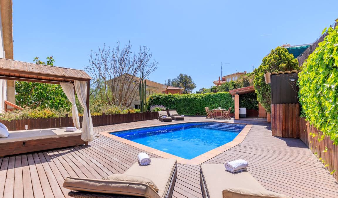 Tarragona Villa | 260 m² Villa ∙ 8 bedrooms ∙ 18 guests
