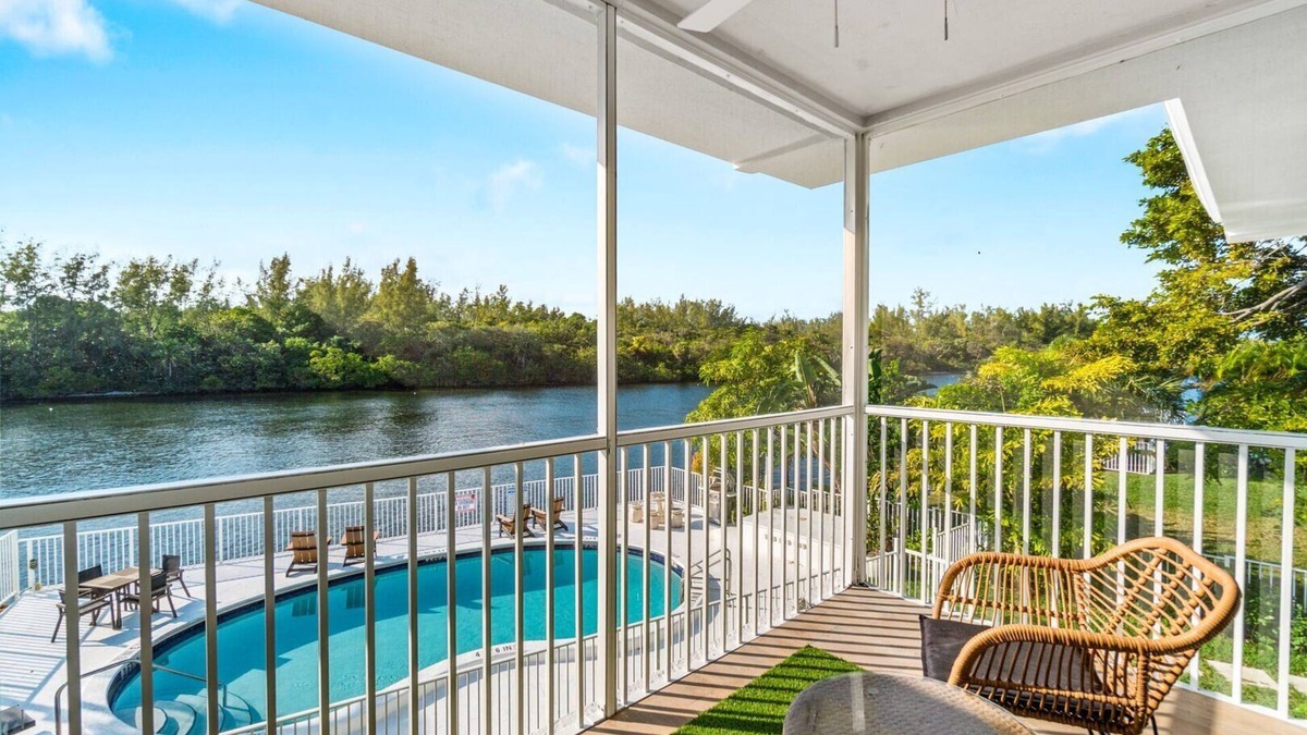 Deerfield Beach Apartment | 261 #9 Managed By Brampton Park