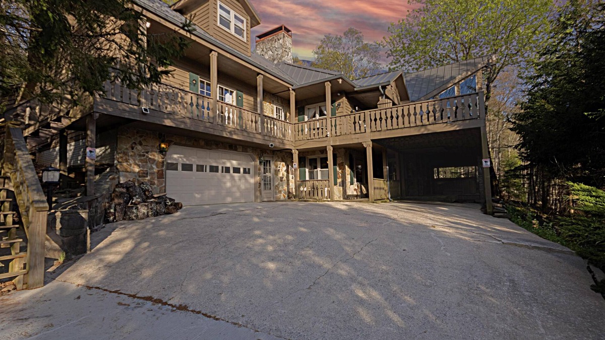 Snowshoe House | 265 Westridge: Spacious living w/nature at the Alpine Ridge Chalet!
