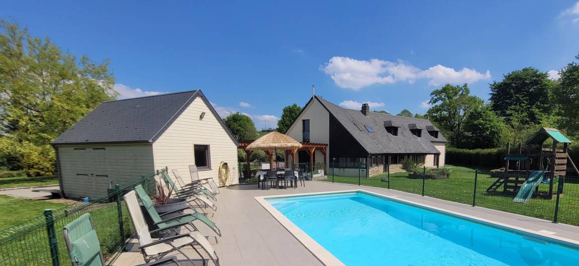 Isigny-le-Buat House | 268 m² Gîte ∙ 6 bedrooms ∙ 15 guests