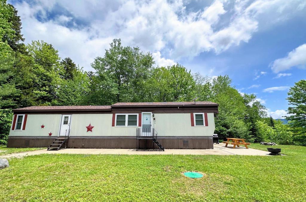Twin Mountain House | 26CM - private camp in Bretton Woods, wifi, AC, private yard with great views!