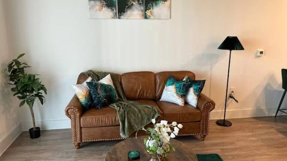 Pflugerville Apartment | 27 Cozy King w Resort Amenities