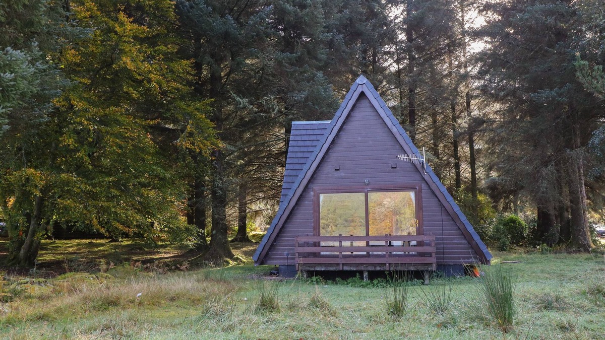 South Laggan Cottage | 27 INVERGARRY LODGES, pet friendly, with a garden in Invergarry