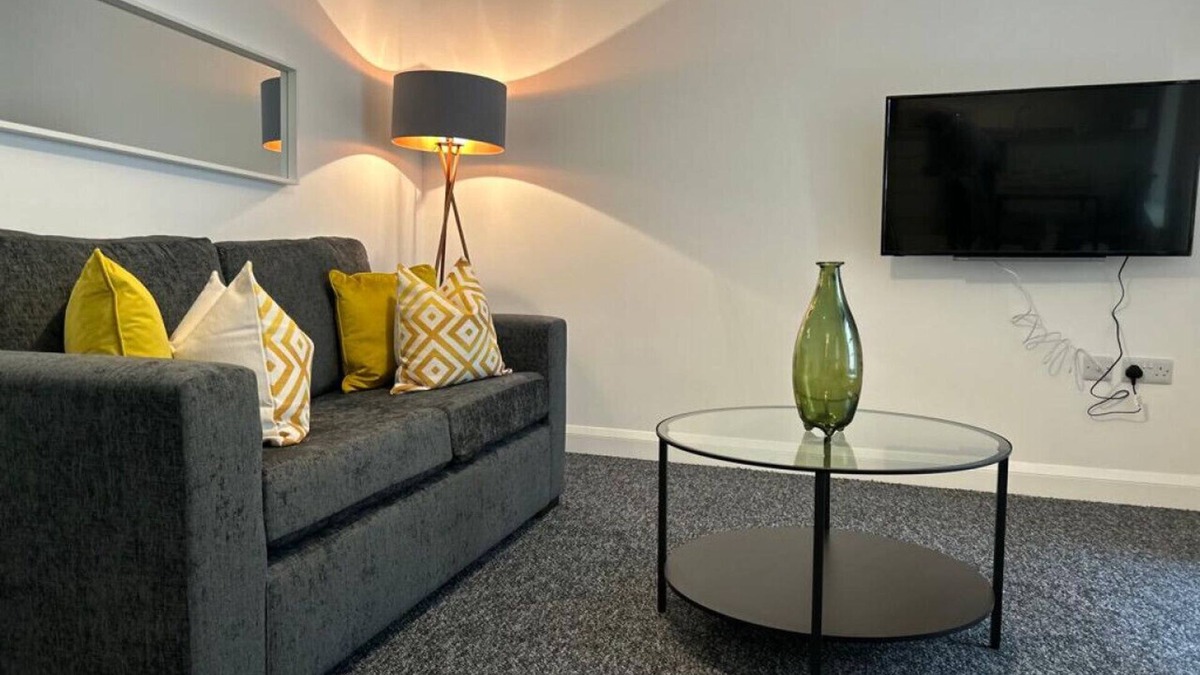 Kirkcaldy Apartment | 27 Linen Loft - 2 bed Apt