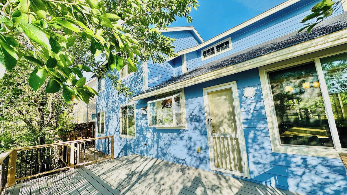 Northeast Reno House | 27 minutes to Tesla/Sleeps 12