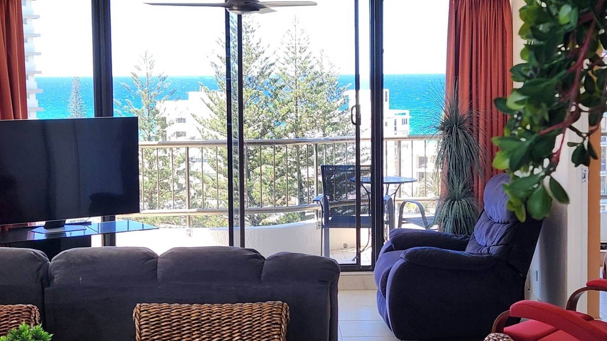 Surfers Paradise Apartment | 270 Deg views 9th Floor 2 Bedroom/2 Bathroom 75m - Beach