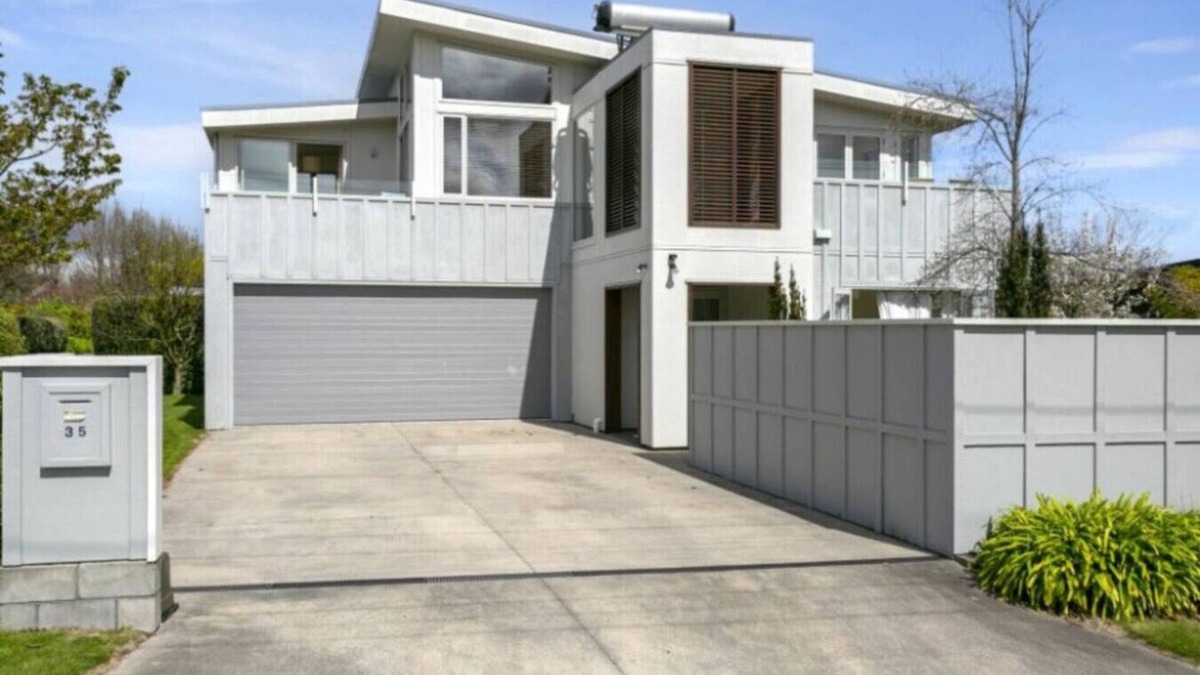 Waipahihi House | 270 Degrees - Modern Home with great views