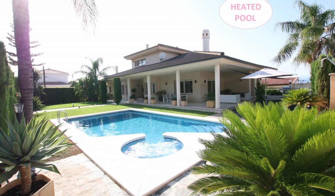 Alhaurin de la Torre Villa | 270 m² Villa ∙ 5 bedrooms ∙ 10 guests