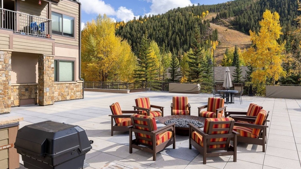 Mountain House Hotel | 2796 Slopeside 2 Bedroom Condo by RedAwning