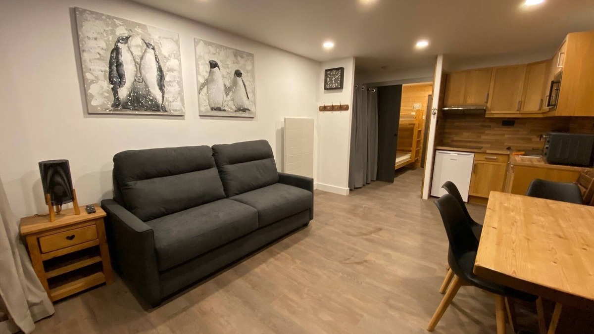 Les Deux Alpes Apartment | 27m2 3-star studio at the foot of the Belle Star chairlift, slopes and ski school