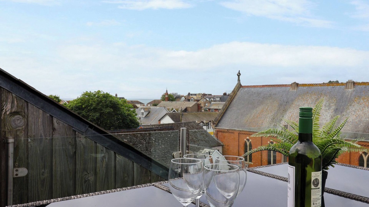 Seaton Cottage | 28 FORE STREET, pet friendly, with a garden in Seaton, Devon
