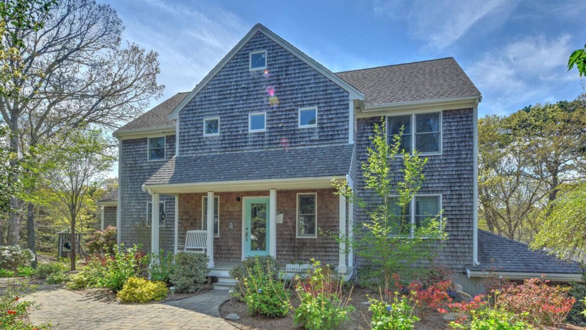 Waquoit Village House | 28 Parsons- New Listing! 5-Bedroom home in charming East Falmouth, pet-friendly!