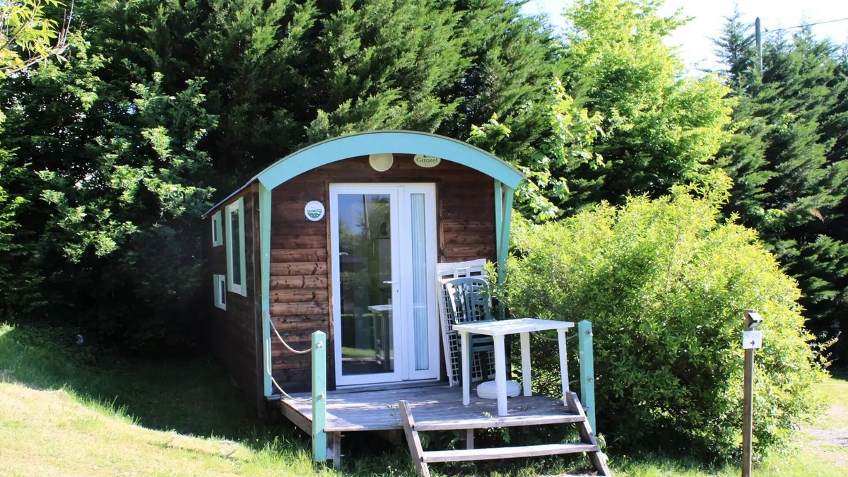 Miribel-les-Echelles Cabin | 28. Roulotte Petunia 4 persons