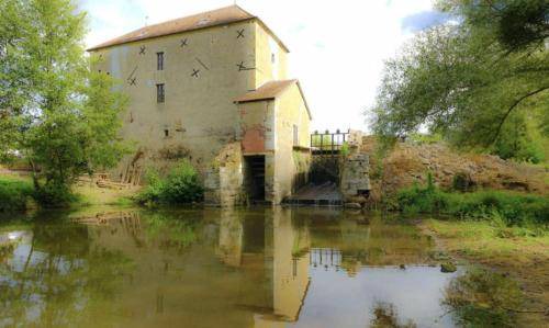 Saint-Pierre-les-Etieux Bed & Breakfast | 280 m² Bed and breakfast ∙ 2 bedrooms ∙ 22 guests