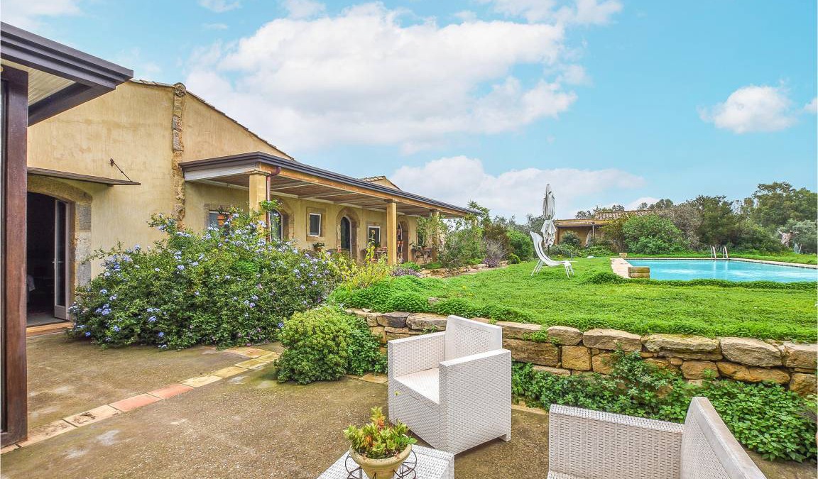 Caltagirone House | 280 m² House ∙ 5 bedrooms ∙ 15 guests