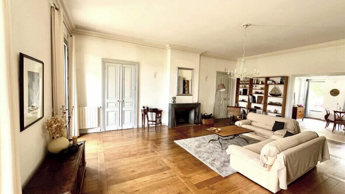 La Martelle House | 280m2 house with Wifi and terrace