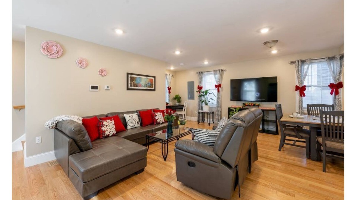 Quincy House | 284 - 5BR Boston-Peaceful House near England Aqua