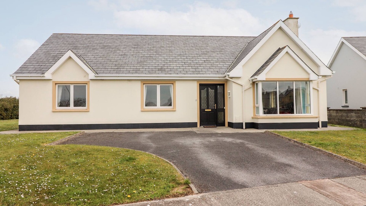 Doonbeg House | 29 CHURCH FIELD, family friendly in Doonbeg, County Clare