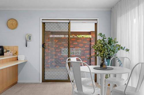 North Bendigo House | 290 m² House ∙ 3 bedrooms ∙ 7 guests