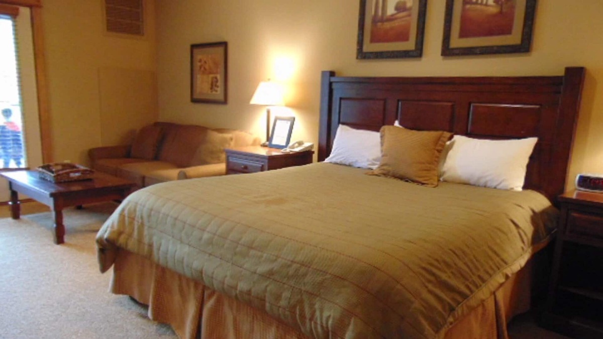 Kellogg Condo | 292 Deluxe Studio Ski Hill View