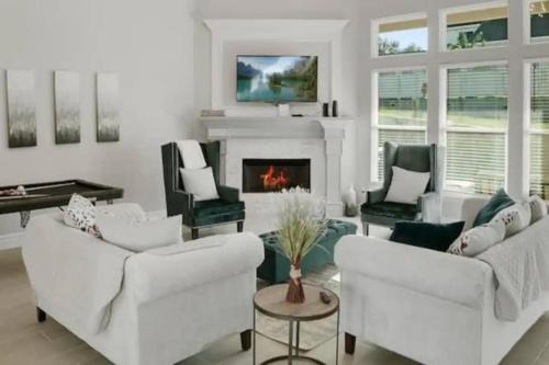 Calallen House | 298 5 Bedrooms Fenced yard New Construction
