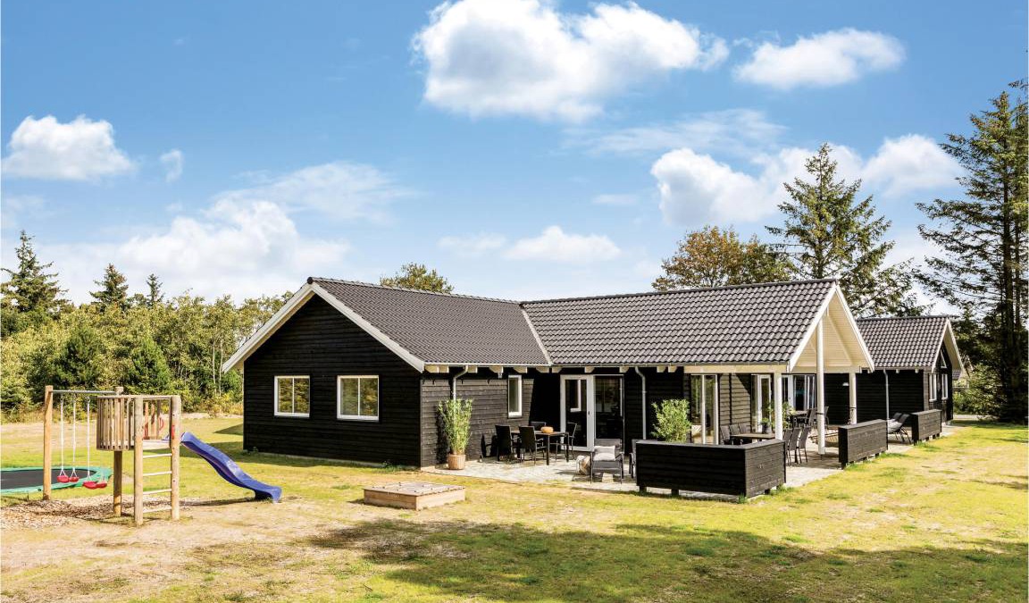 Henne House | 298 m² House ∙ 9 bedrooms ∙ 24 guests