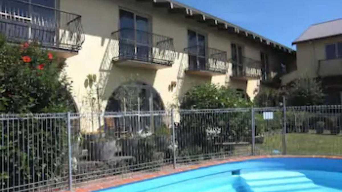 New Plymouth Hotel | 299 on Devon West