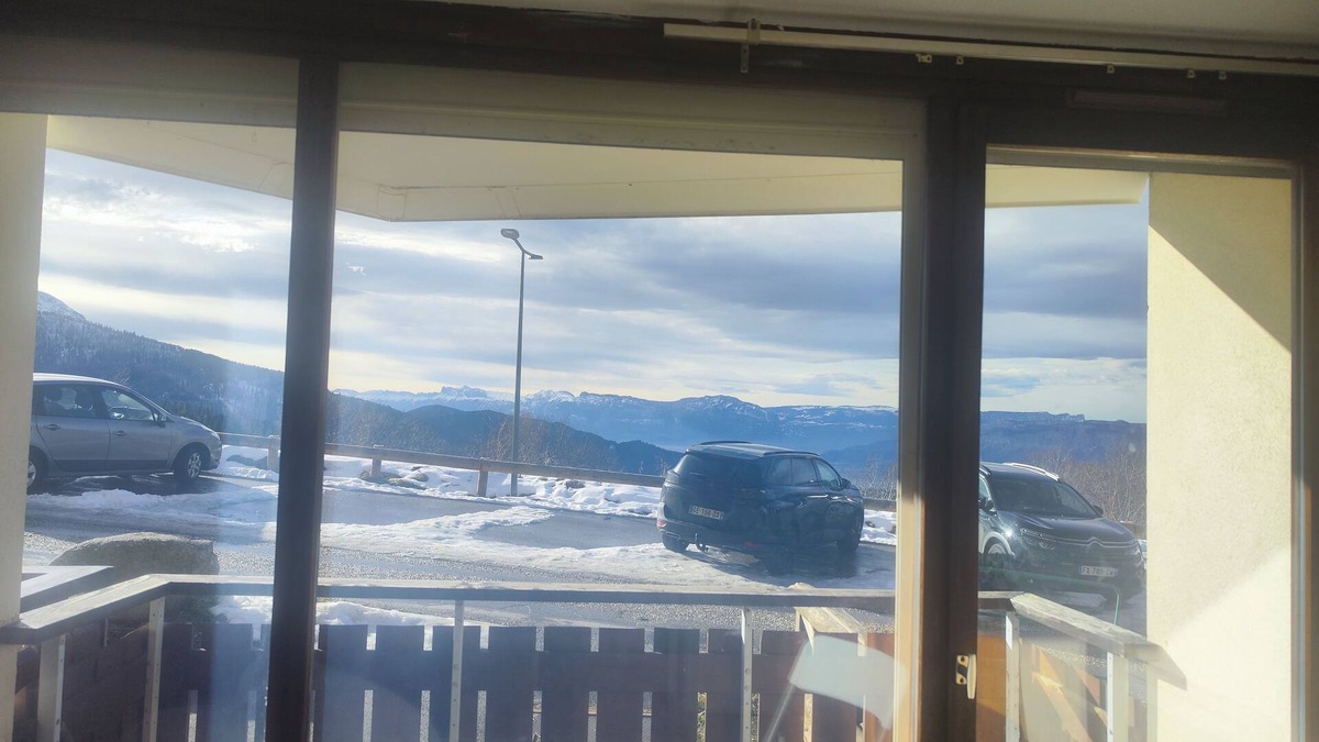 Les Adrets Apartment | 29m² apartment in Prapoutel, ideal for skiing, sleeps 5 and has a balcony.