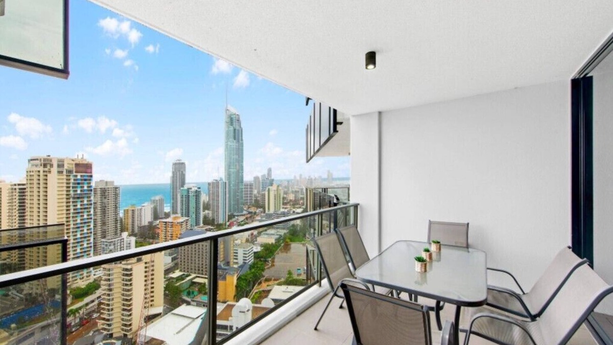 Surfers Paradise Apartment | 29th Floor - Oceanfront & City Horizon Bliss